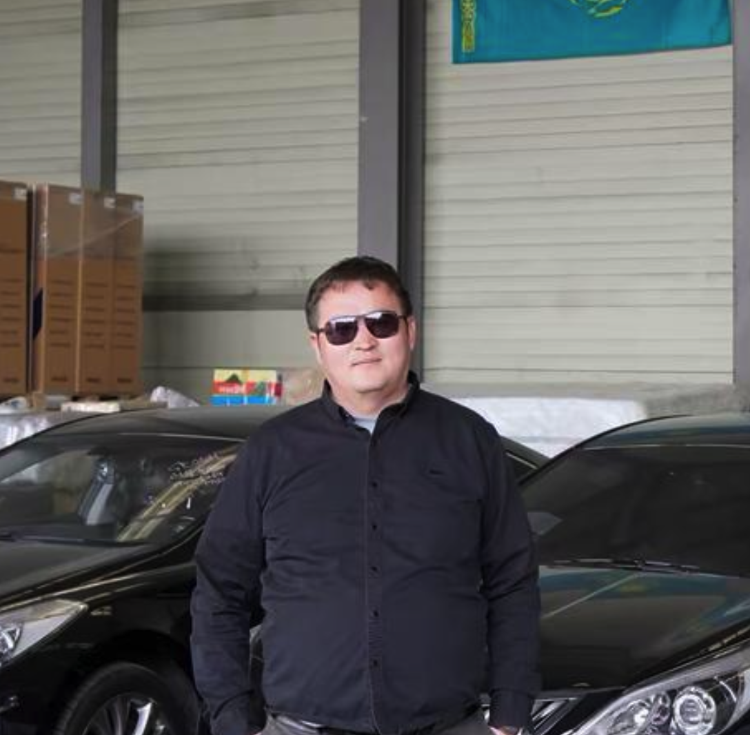 Қазақстанға жіберу алдындағы қоймадағы Арман